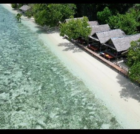 Mambetron Homestay Raja Ampat Pulau Mansuar Экстерьер фото