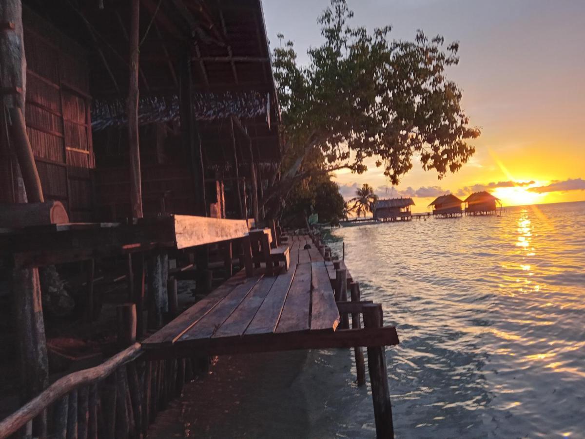 Mambetron Homestay Raja Ampat Pulau Mansuar Экстерьер фото